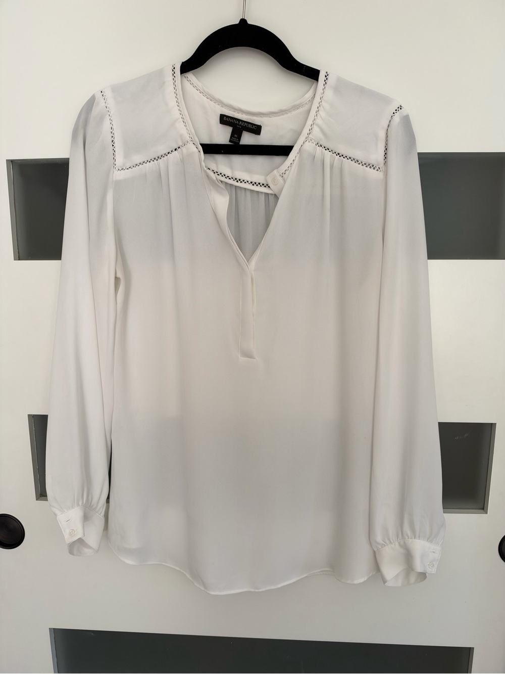 Banana Republic Collarless Ladder-Lace Blouse White M